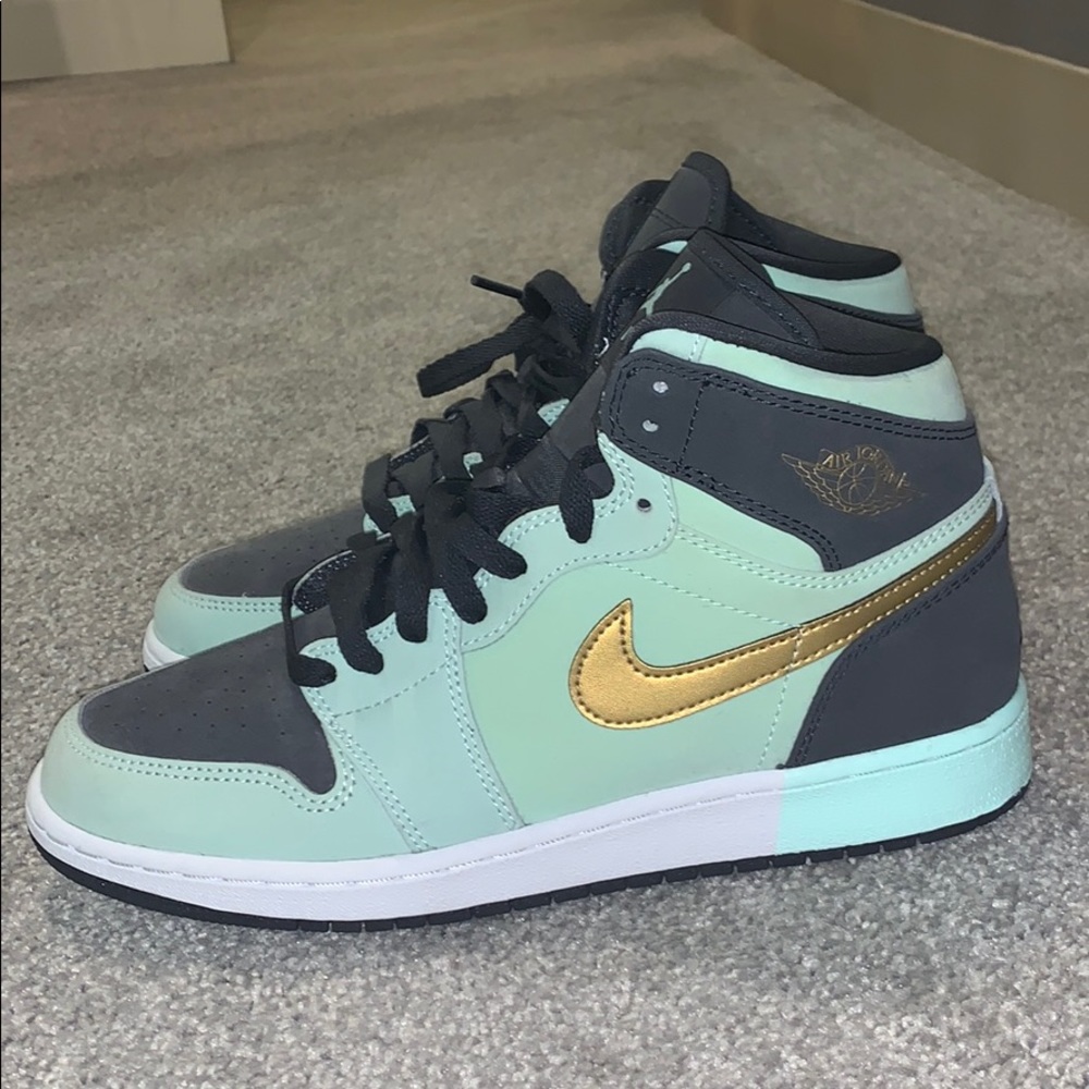 Jordan Retro High OG Size 7Y - EUC-worn 1X